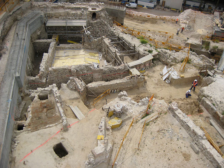 Más excavaciones en la plaza de la Armería